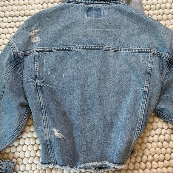 🔆 AMERICAN EAGLE Cropped Raw Hem Hooded Distressed Denim Jean Jacket Size Medium - Picture 9 of 10